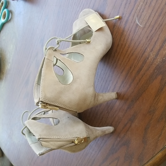 High heels - Picture 3 of 4